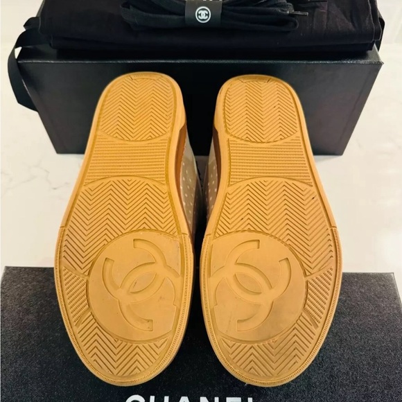 Chanel beige/rose fur lined sneakers - Picture 6 of 6